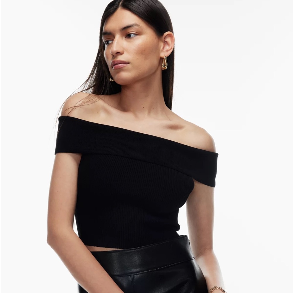 Aritzia Wilfred off the shoulder top